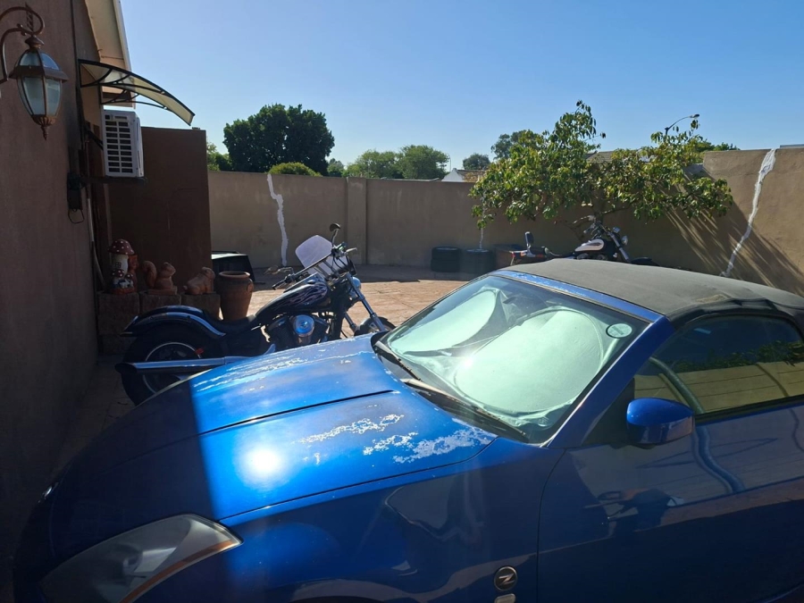 5 Bedroom Property for Sale in Protea Heights Western Cape